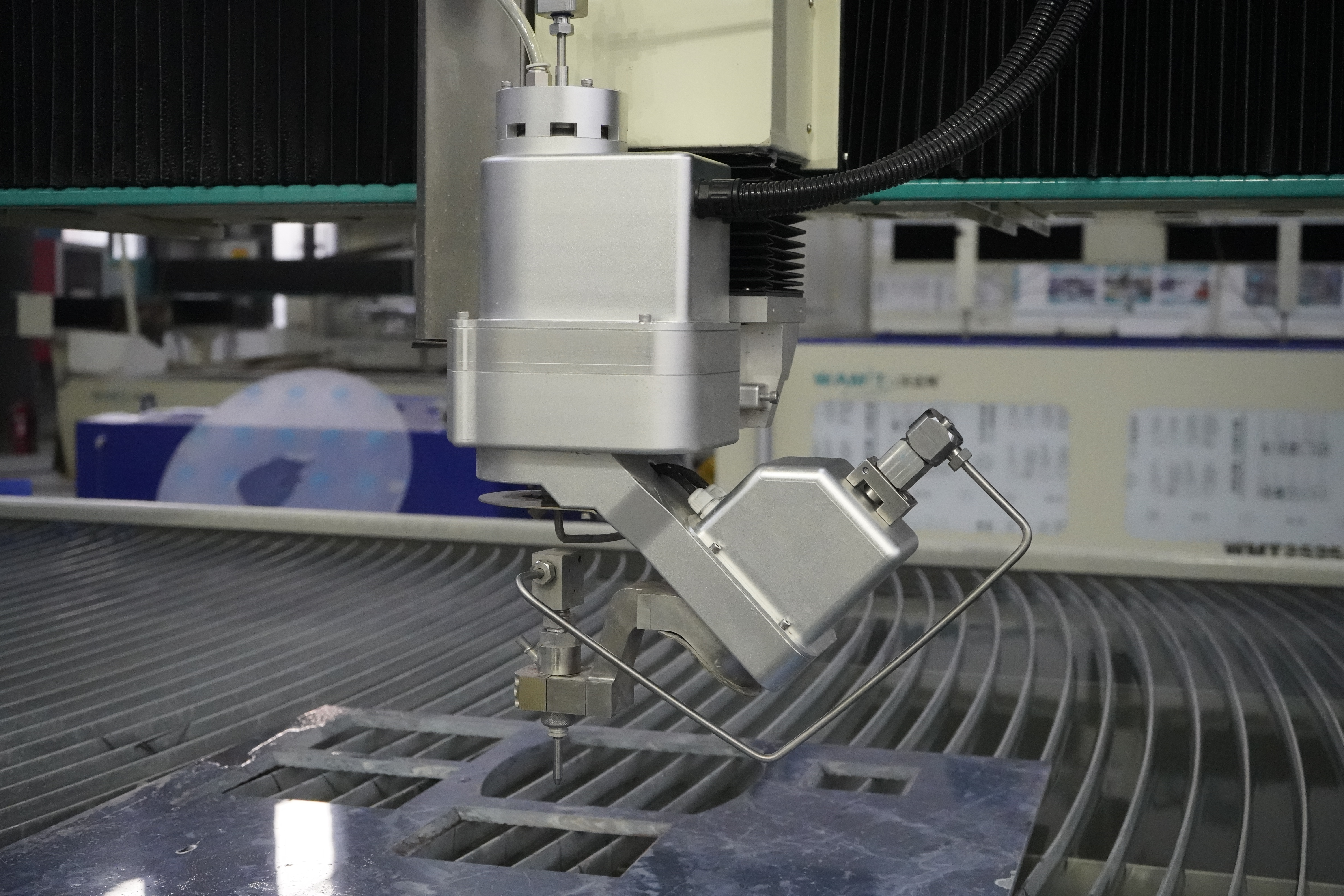 Waterjet (Su Jeti) Kesim Teknolojisi Nedir? Neden Tercih Edilmeli? | 2026 Endüstriyel Kesim Rehberi